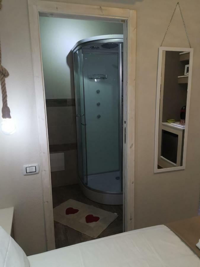 Guesthouse Luisella Кальярі Екстер'єр фото
