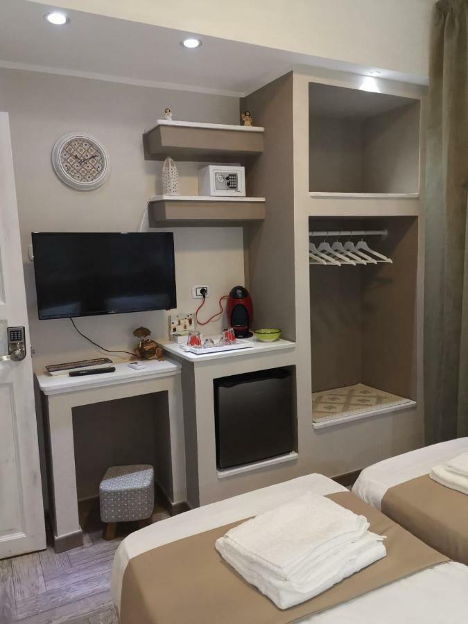 Guesthouse Luisella Кальярі Екстер'єр фото