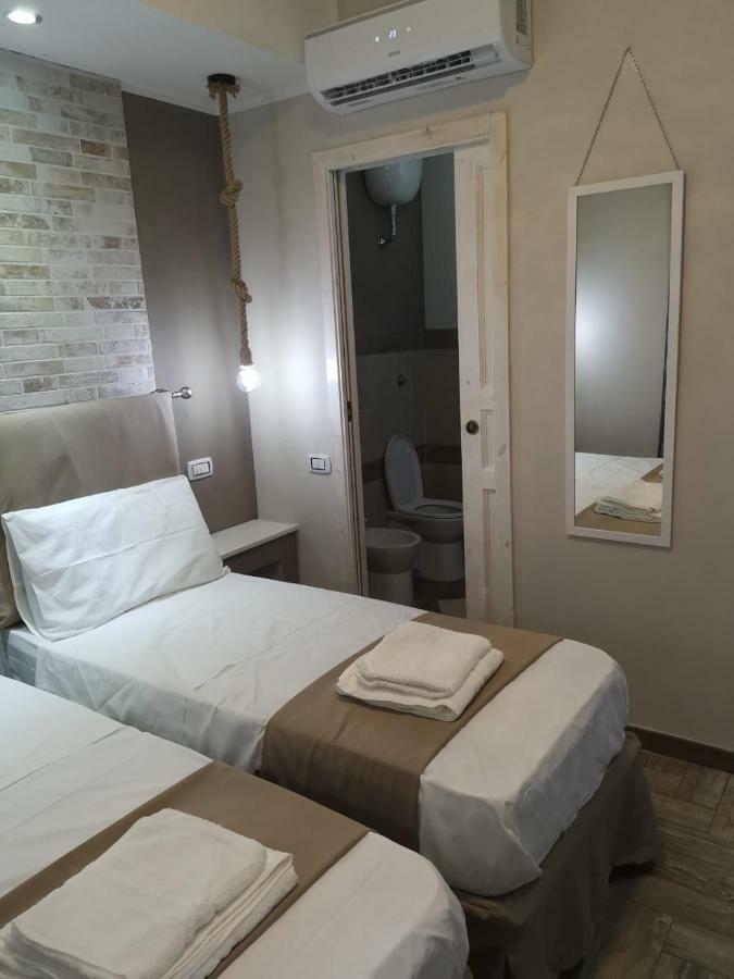 Guesthouse Luisella Кальярі Екстер'єр фото