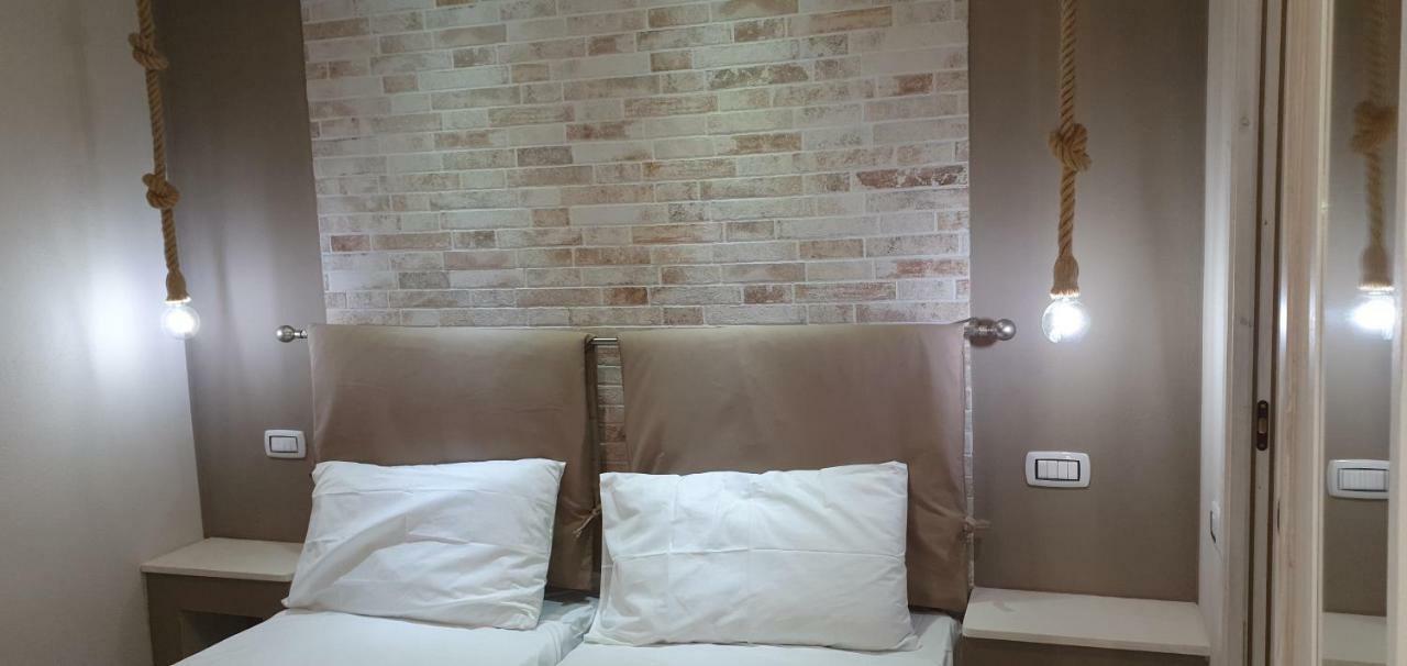 Guesthouse Luisella Кальярі Екстер'єр фото