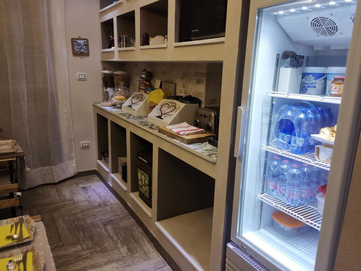 Guesthouse Luisella Кальярі Екстер'єр фото